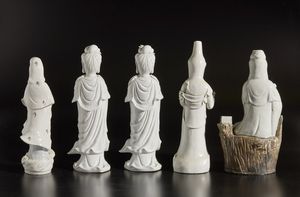 Arte Cinese : Lotto composto da undici figure in porcellana Cina, inizi XX secolo  - Asta Asta 373 | ARTE ORIENTALE E ISLAMICA - ARTE ORIENALE E WUNDERKAMMER Online - Associazione Nazionale - Case d'Asta italiane