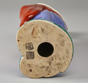 Arte Cinese : Lotto composto da sei porcellane policrome  Cina, dinastia Qing, XIX secolo  - Asta Asta 373 | ARTE ORIENTALE E ISLAMICA - ARTE ORIENALE E WUNDERKAMMER Online - Associazione Nazionale - Case d'Asta italiane