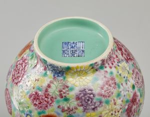 Arte Cinese : Lotto composto da sei porcellane policrome  Cina, dinastia Qing, XIX secolo  - Asta Asta 373 | ARTE ORIENTALE E ISLAMICA - ARTE ORIENALE E WUNDERKAMMER Online - Associazione Nazionale - Case d'Asta italiane