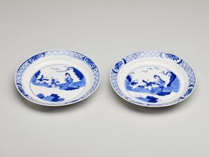 Arte Cinese : Lotto composto da otto manufatti in porcellana Cina, dinastia Qing, XVIII-XIX secolo  - Asta Asta 373 | ARTE ORIENTALE E ISLAMICA - ARTE ORIENALE E WUNDERKAMMER Online - Associazione Nazionale - Case d'Asta italiane