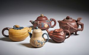 Arte Cinese - Gruppo di cinque teiere Yixing in terracotta Cina, inizio XX secolo