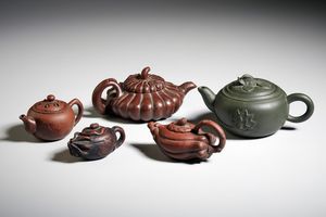 Arte Cinese - Gruppo di cinque teiere in terracotta Yixing  Cina, inizio XX secolo