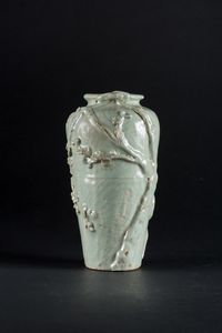 Arte Cinese - Vaso celadon in terracotta stampata e ricoperta di invetriatura turchese Cina, dinastia Yuan o Ming