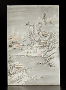 Arte Cinese : Gruppo di tre placche in porcellana smaltata  Cina, inizio XX secolo  - Asta Asta 373 | ARTE ORIENTALE E ISLAMICA - ARTE ORIENALE E WUNDERKAMMER Online - Associazione Nazionale - Case d'Asta italiane