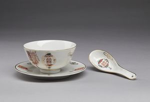 Arte Cinese : Lotto composto da tre oggetti in porcellana  Cina, XIX-XX secolo  - Asta Asta 373 | ARTE ORIENTALE E ISLAMICA - ARTE ORIENALE E WUNDERKAMMER Online - Associazione Nazionale - Case d'Asta italiane