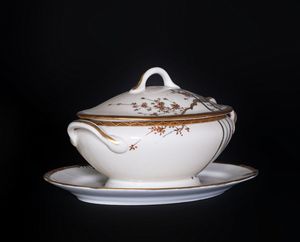 ARTE GIAPPONESE : Lotto composto da accessori per la tavola in porcellana bianca Giappone, XIX secolo  - Asta Asta 373 | ARTE ORIENTALE E ISLAMICA - ARTE ORIENALE E WUNDERKAMMER Online - Associazione Nazionale - Case d'Asta italiane