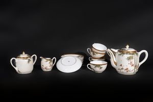 ARTE GIAPPONESE - Un servizio da t in porcellana bianca Giappone, XIX secolo