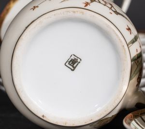 ARTE GIAPPONESE : Un servizio da caff� di otto coperti in porcellana bianca Giappone, XIX secolo  - Asta Asta 373 | ARTE ORIENTALE E ISLAMICA - ARTE ORIENALE E WUNDERKAMMER Online - Associazione Nazionale - Case d'Asta italiane