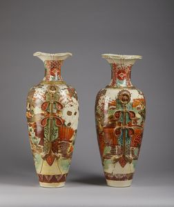ARTE GIAPPONESE - Grande coppia di vasi in porcellana Imari  Giappone, inizio XX secolo