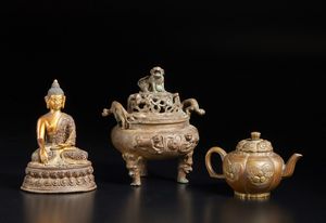 Arte Cinese - Teiera, incensiere e Buddha assiso Cina, XX secolo