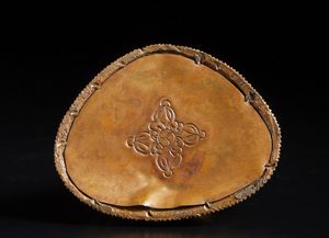 Arte Cinese : Teiera, incensiere e Buddha assiso Cina, XX secolo  - Asta Asta 373 | ARTE ORIENTALE E ISLAMICA - ARTE ORIENALE E WUNDERKAMMER Online - Associazione Nazionale - Case d'Asta italiane