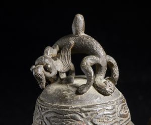 Arte Cinese : Vaso in bronzo  Cina, dinastia Qing, XIX secolo  - Asta Asta 373 | ARTE ORIENTALE E ISLAMICA - ARTE ORIENALE E WUNDERKAMMER Online - Associazione Nazionale - Case d'Asta italiane