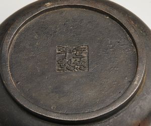 Arte Cinese : Incensiere in bronzo con manici a protomi leonine  Cina, dinastia Qing, XIX secolo  - Asta Asta 373 | ARTE ORIENTALE E ISLAMICA - ARTE ORIENALE E WUNDERKAMMER Online - Associazione Nazionale - Case d'Asta italiane