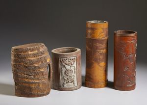 Arte Cinese : Gruppo di quattro portapennelli (bitong)  in bamboo  Cina, dinastia Qing, XIX secolo  - Asta Asta 373 | ARTE ORIENTALE E ISLAMICA - ARTE ORIENALE E WUNDERKAMMER Online - Associazione Nazionale - Case d'Asta italiane