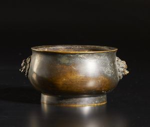 Arte Cinese : Lotto composto da due incensieri  Cina, dinastia Qing, XIX secolo  - Asta Asta 373 | ARTE ORIENTALE E ISLAMICA - ARTE ORIENALE E WUNDERKAMMER Online - Associazione Nazionale - Case d'Asta italiane