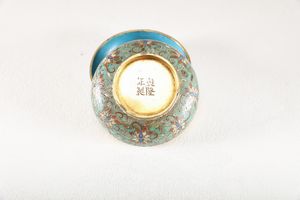Arte Cinese : Scatola circolare in metallo cloisonn� Cina, dinastia Qing, XIX secolo  - Asta Asta 373 | ARTE ORIENTALE E ISLAMICA - ARTE ORIENALE E WUNDERKAMMER Online - Associazione Nazionale - Case d'Asta italiane
