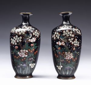 ARTE GIAPPONESE - Coppia di vasetti cloisonn Giappone, periodo Meiji, XIX secolo