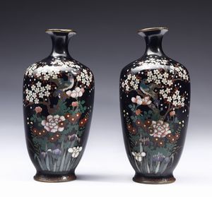 ARTE GIAPPONESE - Coppia di vasetti cloisonn� Giappone, periodo Meiji, XIX secolo