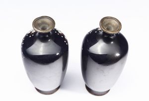 ARTE GIAPPONESE : Coppia di vasetti cloisonn� Giappone, periodo Meiji, XIX secolo  - Asta Asta 373 | ARTE ORIENTALE E ISLAMICA - ARTE ORIENALE E WUNDERKAMMER Online - Associazione Nazionale - Case d'Asta italiane