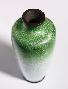 ARTE GIAPPONESE : Piccolo vaso in metallo cloisonn� guilloche Giappone, periodo Meiji, XIX secolo  - Asta Asta 373 | ARTE ORIENTALE E ISLAMICA - ARTE ORIENALE E WUNDERKAMMER Online - Associazione Nazionale - Case d'Asta italiane