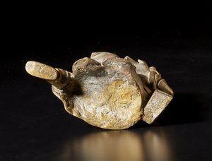 Arte Cinese : Scultura in bronzo raffigurante letterato seduto  Cina, dinastia Qing, XVIII secolo  - Asta Asta 373 | ARTE ORIENTALE E ISLAMICA - ARTE ORIENALE E WUNDERKAMMER Online - Associazione Nazionale - Case d'Asta italiane