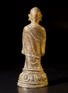 Arte Cinese : Figura di Lohan in bronzo  Cina, dinastia Ming, XVI secolo  - Asta Asta 373 | ARTE ORIENTALE E ISLAMICA - ARTE ORIENALE E WUNDERKAMMER Online - Associazione Nazionale - Case d'Asta italiane