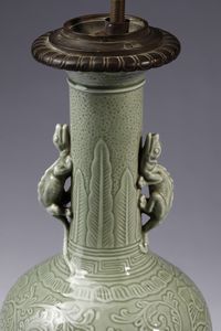 Arte Cinese : Vaso con invetriatura celadon montato a lampada Cina, XIX secolo  - Asta Asta 373 | ARTE ORIENTALE E ISLAMICA - ARTE ORIENALE E WUNDERKAMMER Online - Associazione Nazionale - Case d'Asta italiane