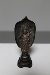 Arte Cinese - Statua in bronzo raffigurante Avalokitesvara  Cina, dinastia Yuan, XIII - XIV secolo
