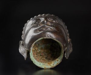 Arte Sud-Est Asiatico : Testa di Buddha in bronzo  Sud Est Asiatico, XX secolo  - Asta Asta 373 | ARTE ORIENTALE E ISLAMICA - ARTE ORIENALE E WUNDERKAMMER Online - Associazione Nazionale - Case d'Asta italiane