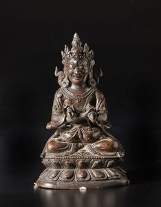 Arte Himalayana : Scultura in bronzo raffigurante Vajrasattva Nepal, XIX - inizio XX secolo  - Asta Asta 373 | ARTE ORIENTALE E ISLAMICA - ARTE ORIENALE E WUNDERKAMMER Online - Associazione Nazionale - Case d'Asta italiane