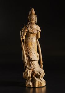 Arte Cinese : Scultura in legno raffigurante Guanyin Cina, dinastia Qing, XIX secolo  - Asta Asta 373 | ARTE ORIENTALE E ISLAMICA - ARTE ORIENALE E WUNDERKAMMER Online - Associazione Nazionale - Case d'Asta italiane