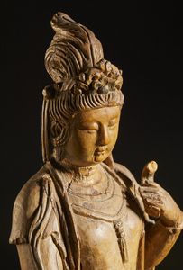 Arte Cinese : Scultura in legno raffigurante Guanyin Cina, dinastia Qing, XIX secolo  - Asta Asta 373 | ARTE ORIENTALE E ISLAMICA - ARTE ORIENALE E WUNDERKAMMER Online - Associazione Nazionale - Case d'Asta italiane