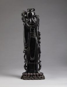Arte Cinese : Figura femminile stante in resina Cina, XX secolo  - Asta Asta 373 | ARTE ORIENTALE E ISLAMICA - ARTE ORIENALE E WUNDERKAMMER Online - Associazione Nazionale - Case d'Asta italiane