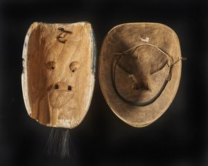 ARTE GIAPPONESE : Coppia di maschere del teatro Noh Giappone, periodo Taisho, inizio XX secolo  - Asta Asta 373 | ARTE ORIENTALE E ISLAMICA - ARTE ORIENALE E WUNDERKAMMER Online - Associazione Nazionale - Case d'Asta italiane