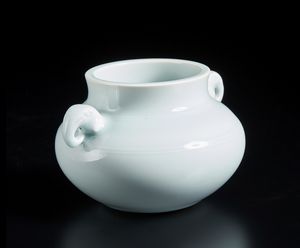 Arte Cinese : Vaso con invetriatura celadon  Cina, XX secolo  - Asta Asta 373 | ARTE ORIENTALE E ISLAMICA - ARTE ORIENALE E WUNDERKAMMER Online - Associazione Nazionale - Case d'Asta italiane