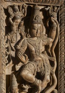 Arte Indiana : Grande altorilievo in legno  India Meridionale, XIX secolo  - Asta Asta 373 | ARTE ORIENTALE E ISLAMICA - ARTE ORIENALE E WUNDERKAMMER Online - Associazione Nazionale - Case d'Asta italiane