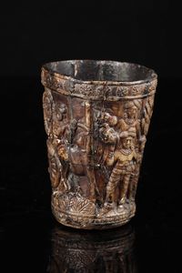 Arte Indiana : Bicchiere Chandraketugarh in osso intagliato  India, Bengala Occidentale, periodo Shunga, I secolo a.C.- I secolo d.C.  - Asta Asta 373 | ARTE ORIENTALE E ISLAMICA - ARTE ORIENALE E WUNDERKAMMER Online - Associazione Nazionale - Case d'Asta italiane