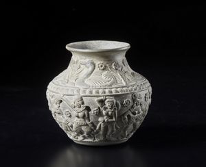 Arte Indiana : Vaso in terracotta con palmette sul collo India, Bengala Occidentale, periodo Shunga, I secolo a.C.- I secolo d.C.  - Asta Asta 373 | ARTE ORIENTALE E ISLAMICA - ARTE ORIENALE E WUNDERKAMMER Online - Associazione Nazionale - Case d'Asta italiane