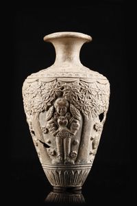 Arte Indiana - Vaso in terracotta decorata con Yakshini  India, Bengala Occidentale, periodo Shunga, I secolo a.C.- I secolo d.C.