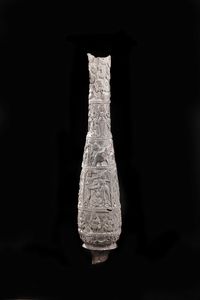 Arte Indiana : Grande vaso Chandraketugarh in terracotta  India, Bengala occidentale, periodo Shunga, I secolo a.C. - I secolo d.C.  - Asta Asta 373 | ARTE ORIENTALE E ISLAMICA - ARTE ORIENALE E WUNDERKAMMER Online - Associazione Nazionale - Case d'Asta italiane