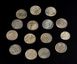 Arte Cinese - Lotto composto da 15 monete in argento  Cina, inizio XX secolo