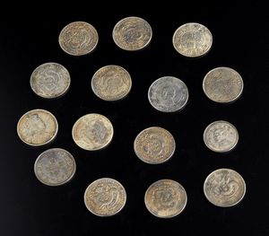Arte Cinese : Lotto composto da 15 monete in argento  Cina, inizio XX secolo  - Asta Asta 373 | ARTE ORIENTALE E ISLAMICA - ARTE ORIENALE E WUNDERKAMMER Online - Associazione Nazionale - Case d'Asta italiane