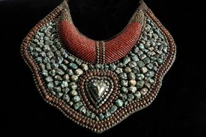 Arte Himalayana : Pettorale di turchesi e corallo  Ladakh, inizio XX secolo  - Asta Asta 373 | ARTE ORIENTALE E ISLAMICA - ARTE ORIENALE E WUNDERKAMMER Online - Associazione Nazionale - Case d'Asta italiane