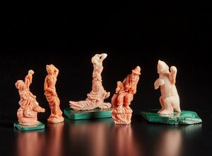 Arte Cinese - Gruppo di cinque piccoli intagli in corallo per l'esportazione  Cina, XX secolo