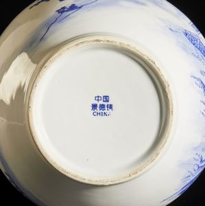 Arte Cinese : Vaso globulare in porcellana bianco blu  Cina, XX secolo  - Asta Asta 373 | ARTE ORIENTALE E ISLAMICA - ARTE ORIENALE E WUNDERKAMMER Online - Associazione Nazionale - Case d'Asta italiane