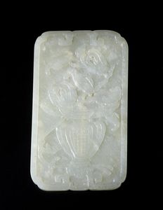 Arte Cinese - Placca rettangolare in giada  Cina, dinastia Qing, XIX secolo