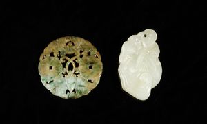 Arte Cinese - Due pendenti in giada  Cina, XX secolo