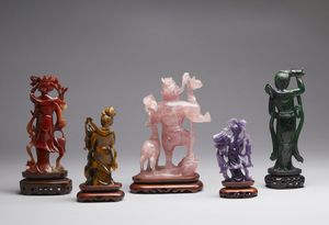 Arte Cinese : Gruppo di cinque intagli in pietre semi-preziose  Cina, XIX-XX secolo  - Asta Asta 373 | ARTE ORIENTALE E ISLAMICA - ARTE ORIENALE E WUNDERKAMMER Online - Associazione Nazionale - Case d'Asta italiane