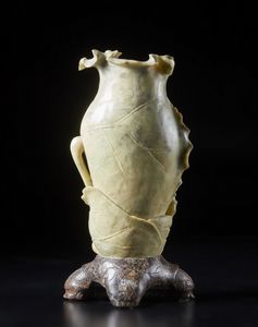 Arte Cinese : Vaso in pietra saponaria Cina, XIX secolo  - Asta Asta 373 | ARTE ORIENTALE E ISLAMICA - ARTE ORIENALE E WUNDERKAMMER Online - Associazione Nazionale - Case d'Asta italiane