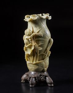 Arte Cinese : Vaso in pietra saponaria Cina, XIX secolo  - Asta Asta 373 | ARTE ORIENTALE E ISLAMICA - ARTE ORIENALE E WUNDERKAMMER Online - Associazione Nazionale - Case d'Asta italiane